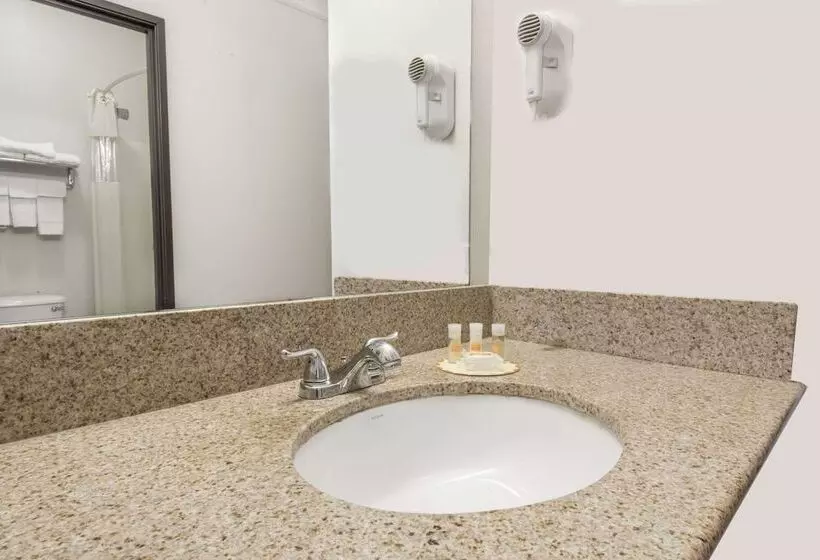 سوییت, Days Inn By Wyndham Kansas City International Airport