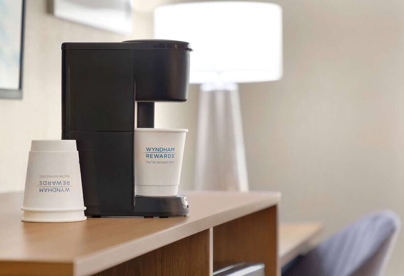 סוויטה, Days Inn By Wyndham Kansas City International Airport