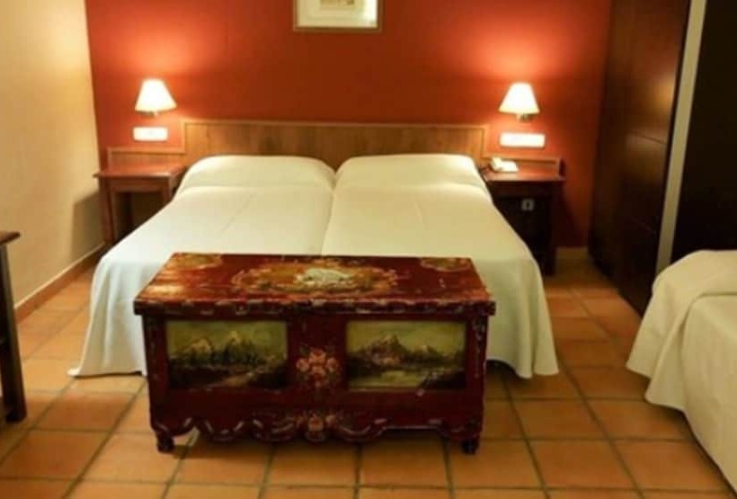 غرفة قياسية رباعية, Ghm Monachil