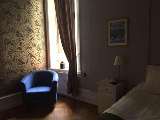 标准单人间, Morris