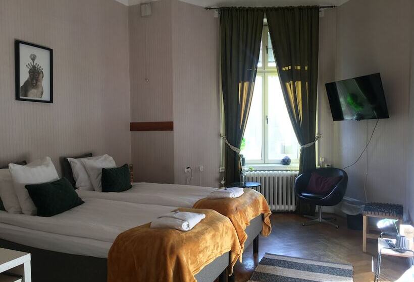 共用浴室的经济型房间, Morris