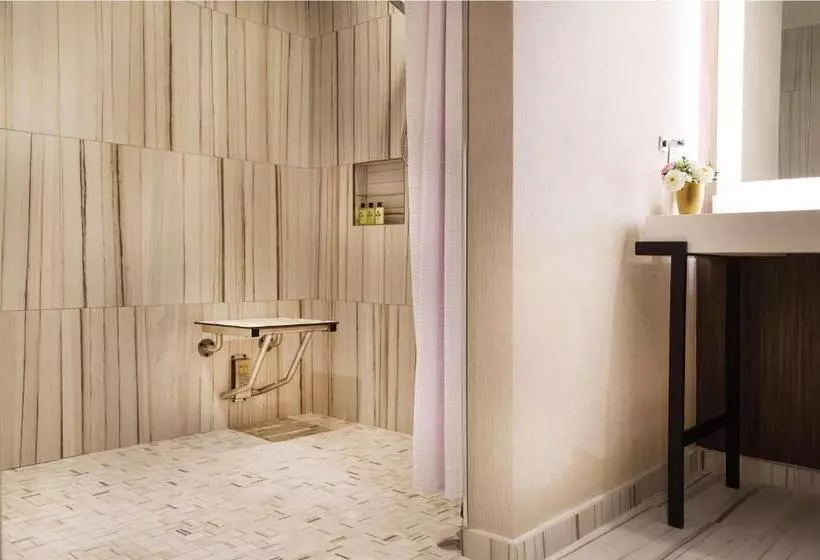 Standard-invahuone King-vuode, The Yorkville Royal Sonesta Hotel Toronto