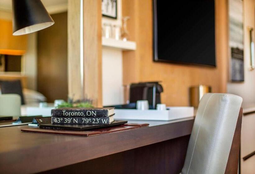 キングサイズベッドのデラックスルーム, The Yorkville Royal Sonesta Hotel Toronto