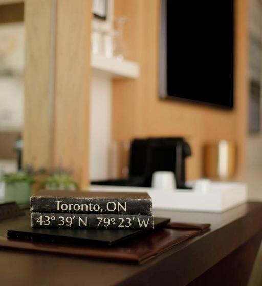 キングサイズベッドのスタンダードルーム, The Yorkville Royal Sonesta Hotel Toronto