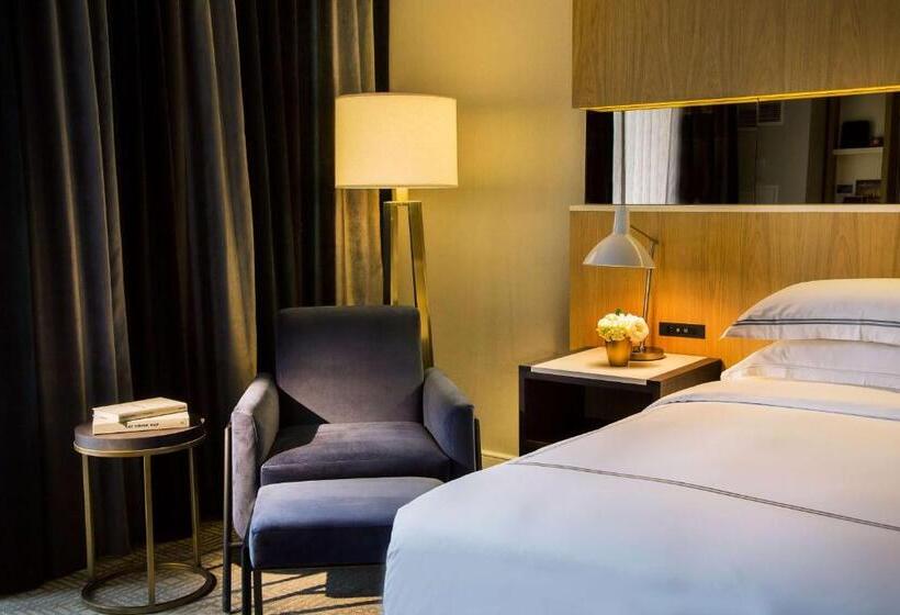 キングサイズベッドのスタンダードルーム, The Yorkville Royal Sonesta Hotel Toronto