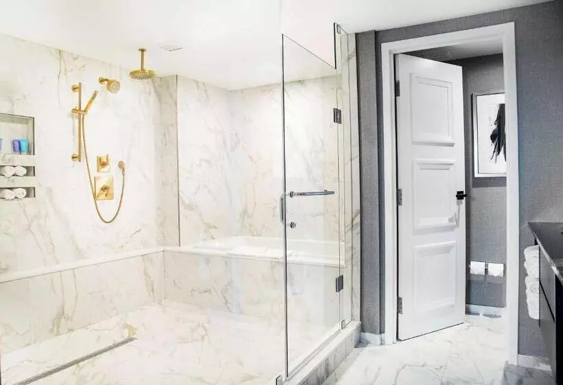 Sviitti, The Yorkville Royal Sonesta Hotel Toronto
