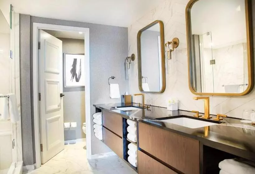 Sviitti, The Yorkville Royal Sonesta Hotel Toronto