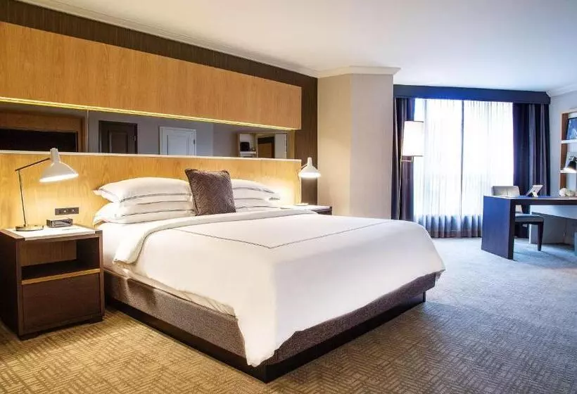Sviitti, The Yorkville Royal Sonesta Hotel Toronto
