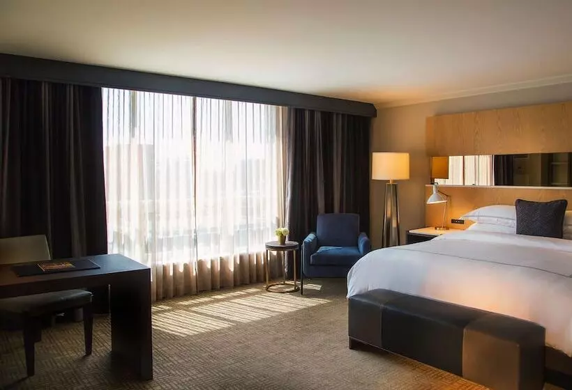 Sviitti, The Yorkville Royal Sonesta Hotel Toronto