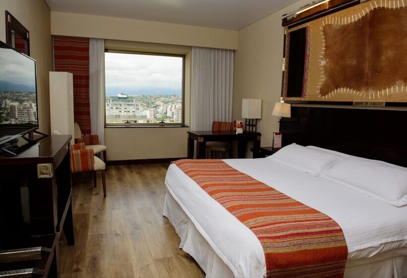 수피리어 룸, Alejandro 1º