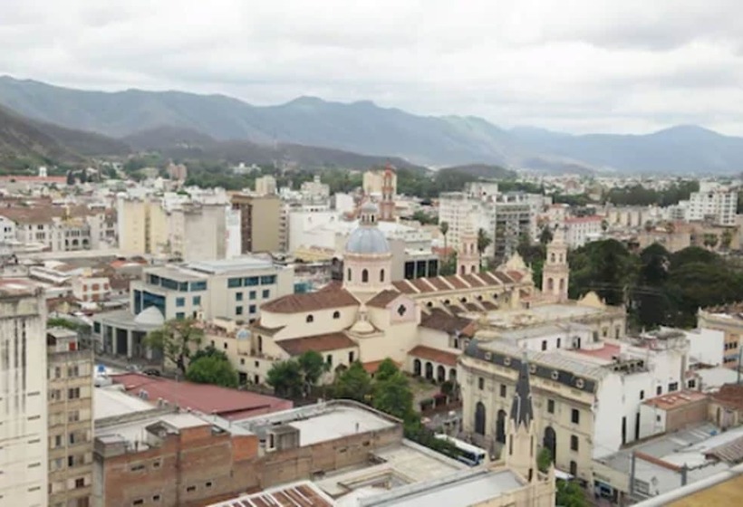 수피리어 룸, Alejandro 1º