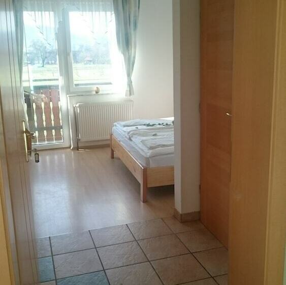 اتاق استاندارد با بالکن, Benda