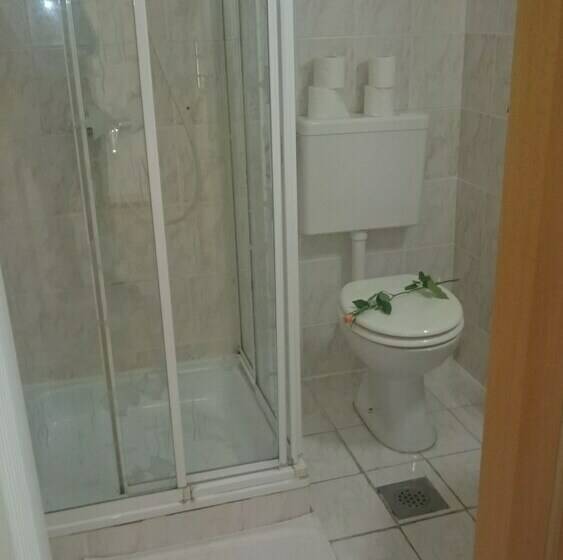 اتاق استاندارد با بالکن, Benda