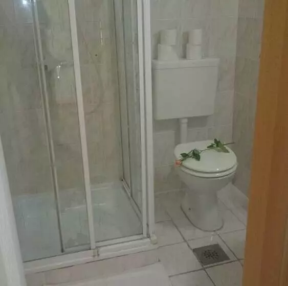 اتاق استاندارد سه تخته با بالکن, Benda