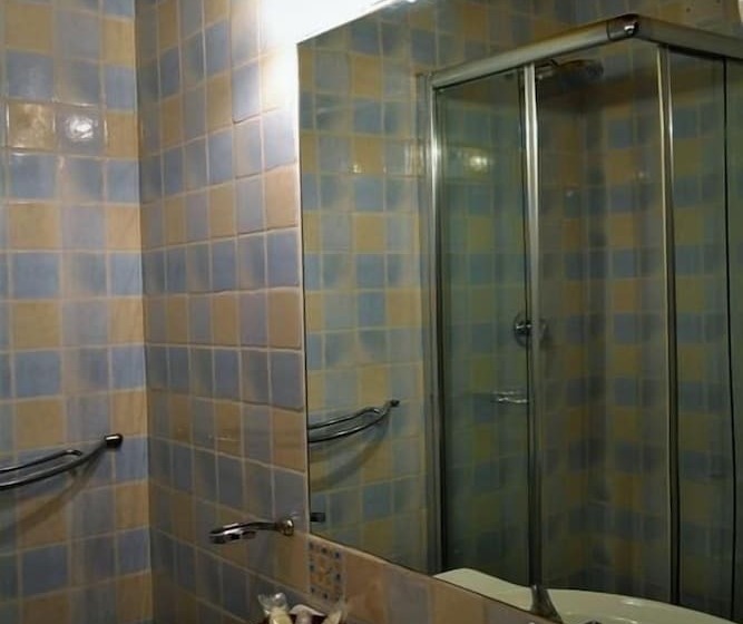 エコノミールーム, Dell'ancora