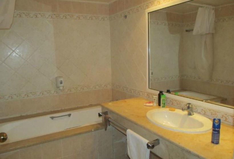 חדר סטנדרט לשלושה, El Habib