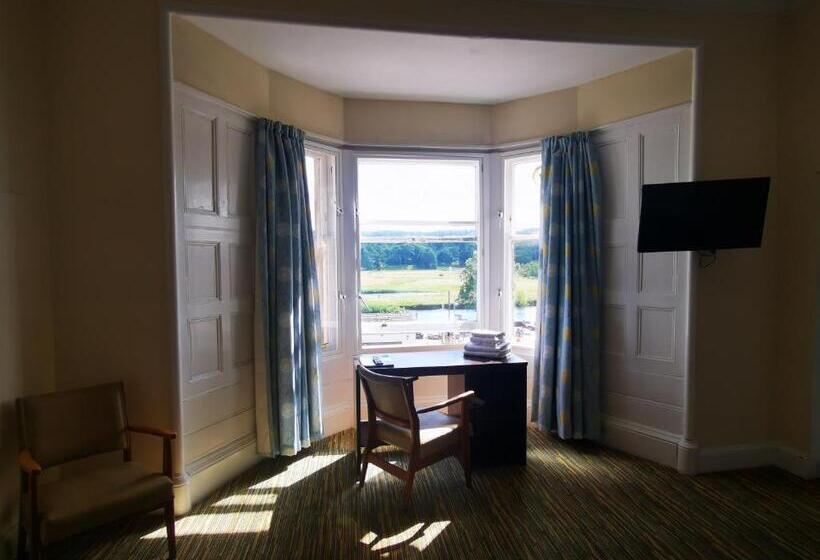 غرفة عائلية, Dreadnought