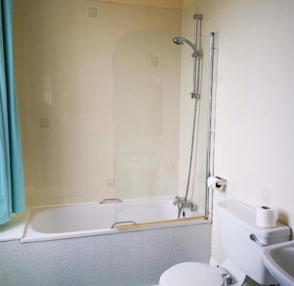 غرفة عائلية, Dreadnought