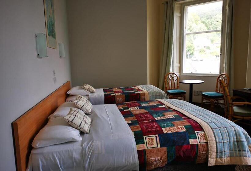 غرفة عائلية, Dreadnought