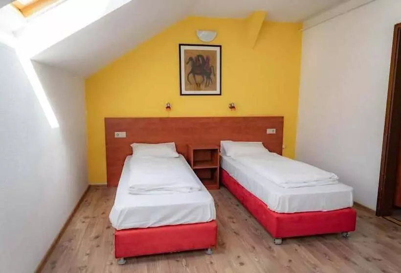 اتاق استاندارد, Equity Point Budapest