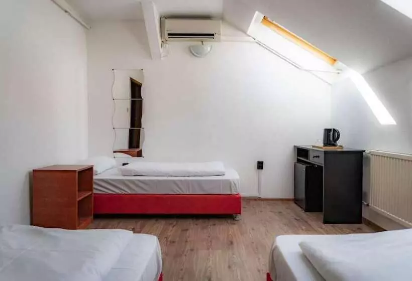 اتاق استاندارد سه نفره, Equity Point Budapest
