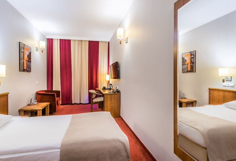 اتاق استاندارد یک نفره, Filmar