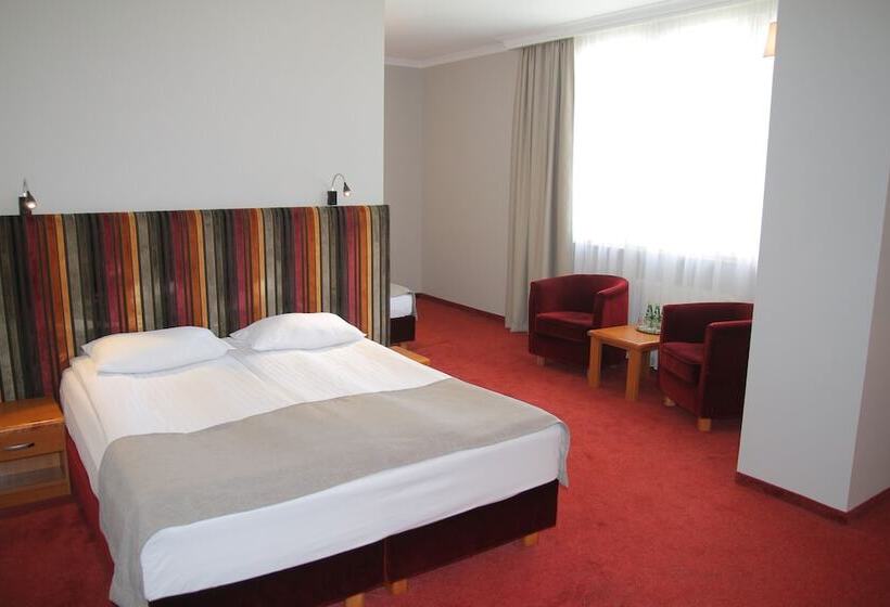 اتاق استاندارد سه نفره, Filmar