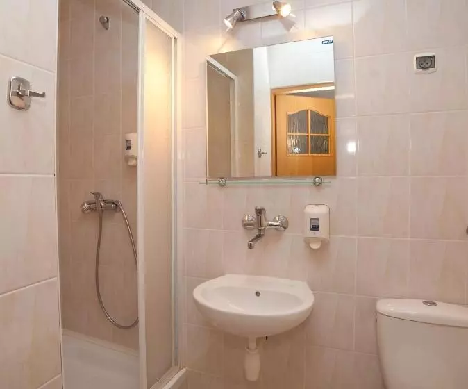 اتاق استاندارد, Ikar
