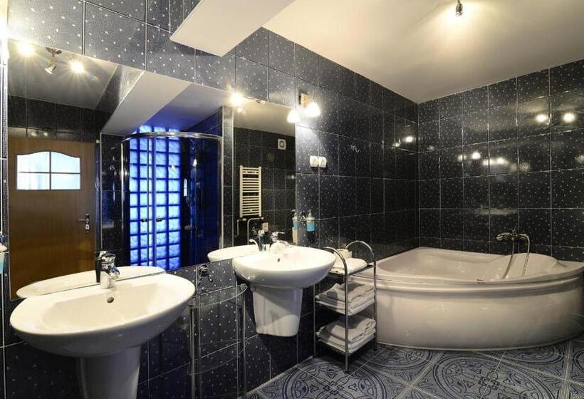 اتاق لوکس, Ikar