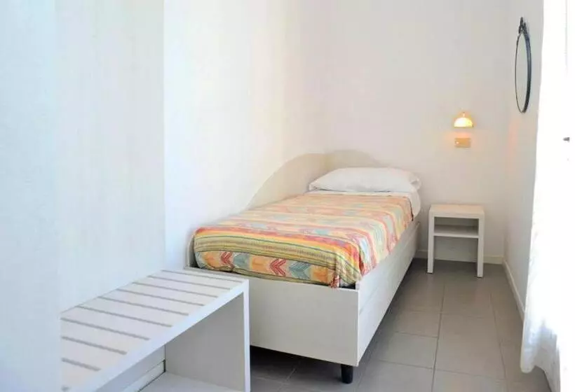 Standard Yhden Hengen Huone, Margherita