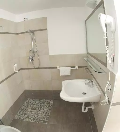 Economy Triple Room, Margherita