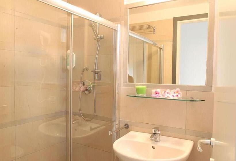 Economy Triple Room, Margherita