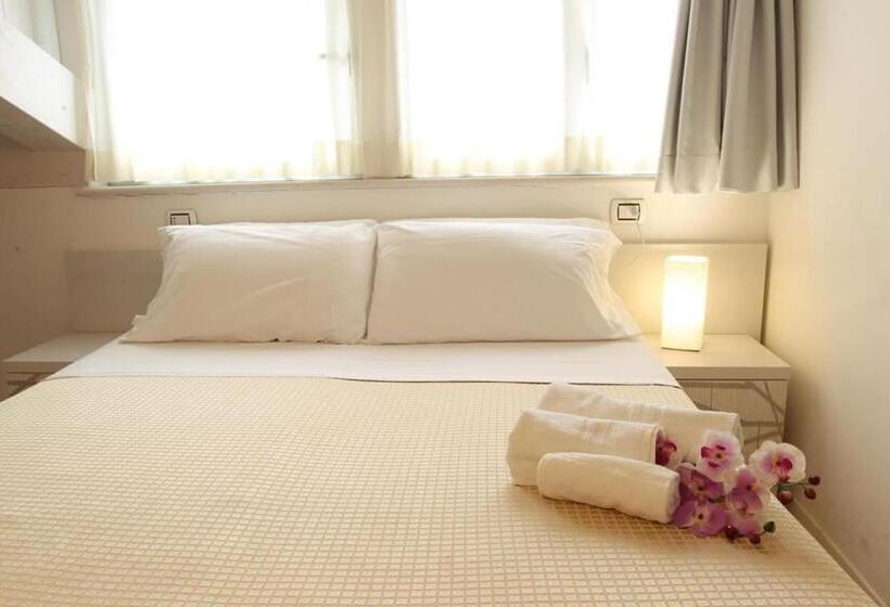 Economy Quadruple Room, Margherita