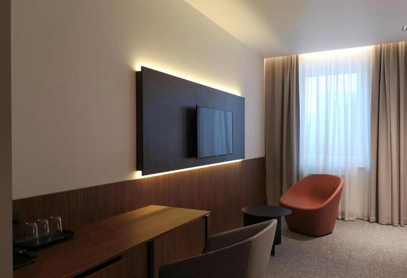 اتاق استاندارد سه نفره, Pan Tadeusz