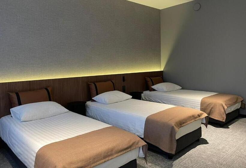 اتاق استاندارد سه نفره, Pan Tadeusz