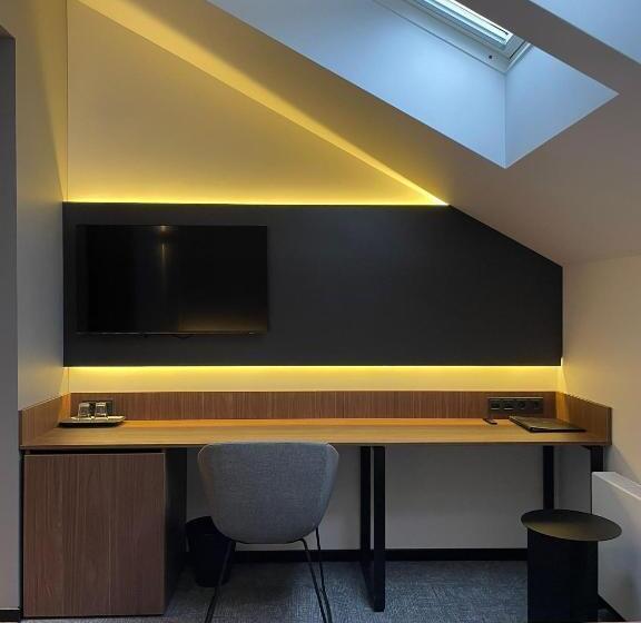 اتاق پنت هاوس, Pan Tadeusz