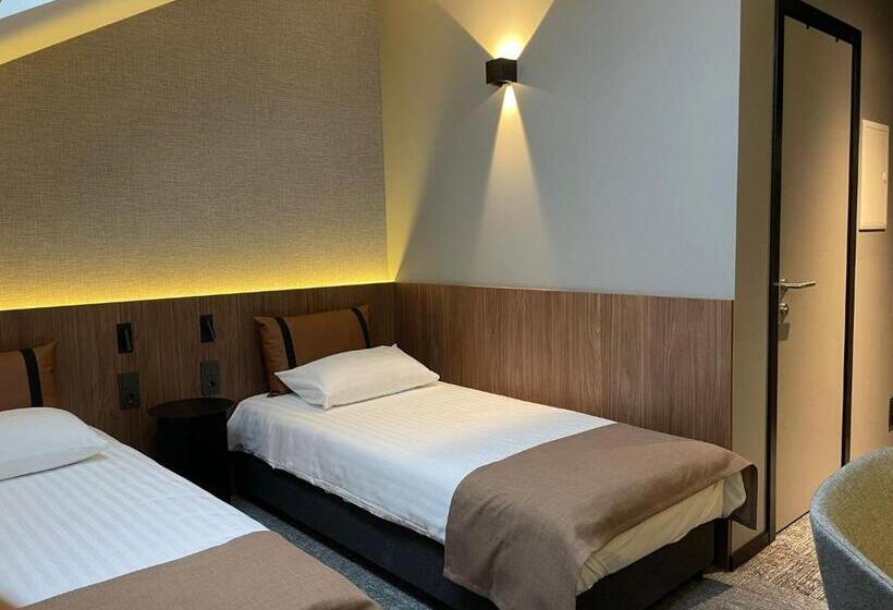 اتاق پنت هاوس, Pan Tadeusz