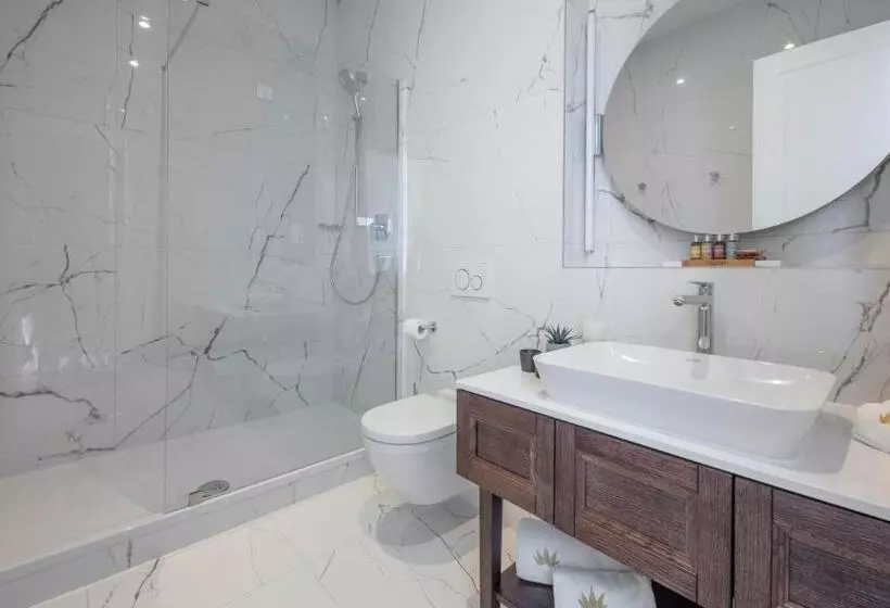اتاق لوکس با بالکن و چشمانداز دریا, Royal Ariston