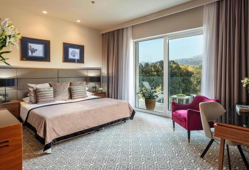 Habitación Triple Deluxe, Royal Ariston