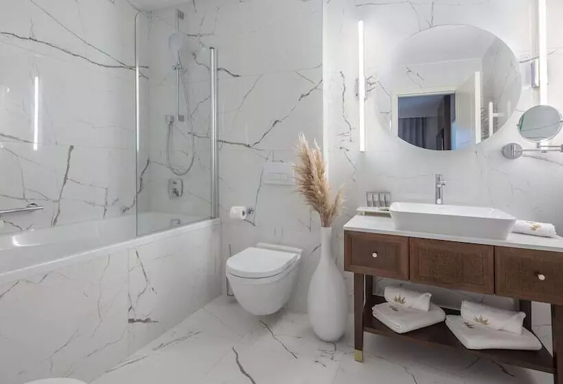 اتاق لوکس با بالکن و چشمانداز دریا, Royal Ariston