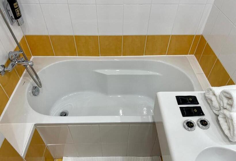 اتاق استاندارد, A1 Royal Plaza