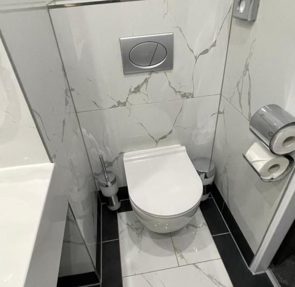 اتاق استاندارد چهار تخته, A1 Royal Plaza