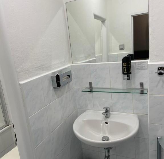 اتاق اکونومی, A1 Royal Plaza