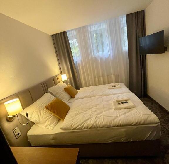 اتاق اکونومی, A1 Royal Plaza