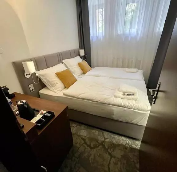 Economy-huone, A1 Royal Plaza