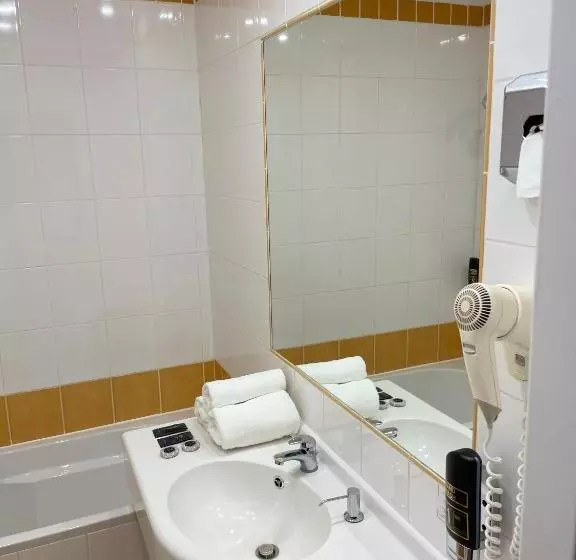 Classic Kolmen Hengen Huone, A1 Royal Plaza