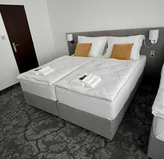 اتاق کلاسیک سه تخته, A1 Royal Plaza