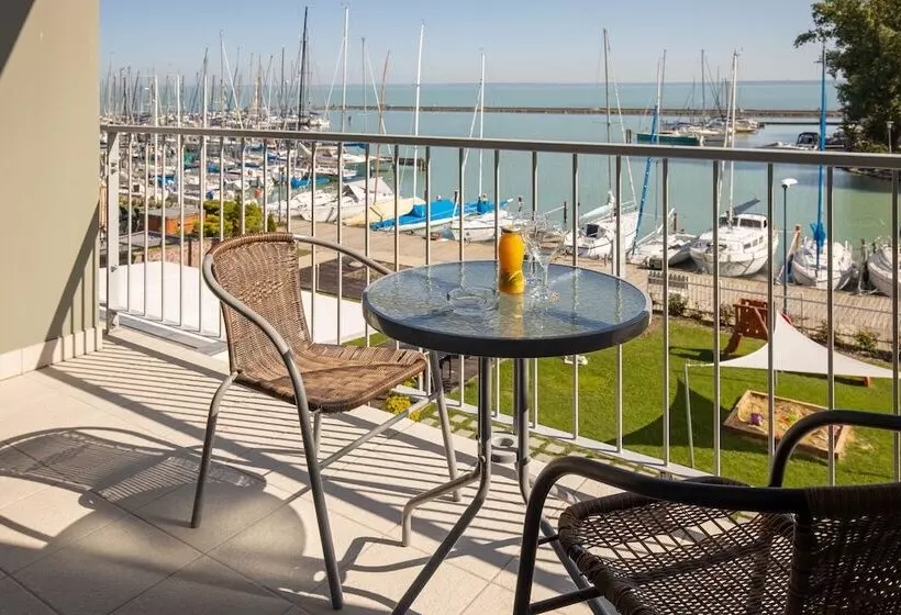 スーペリアールーム, Yacht Wellness & Business