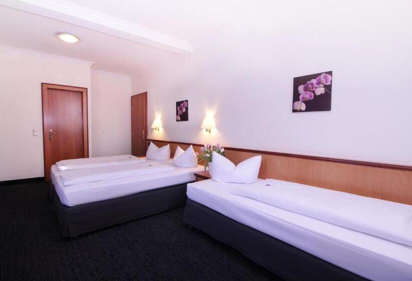 غرفة قياسية ثلاثية, Landhotel Hirsch