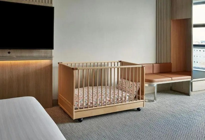 اتاق سوپریور با تخت بزرگ, Courtyard By Marriott Berlin City Center